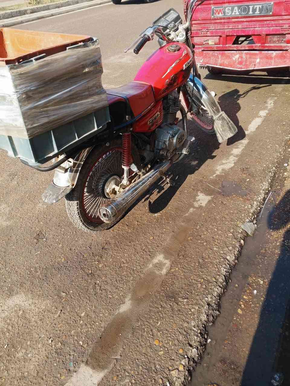 دراجه للبيع وصل فقط دراجه نضيفه بس مهموله من الغسل ***********
