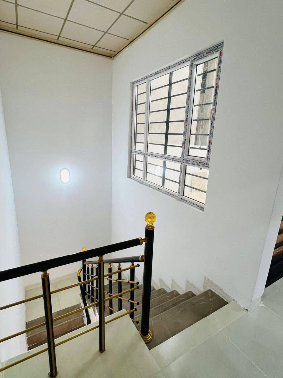 #عروض_عزيز_للعقار
دار للبيع 

حي الملايين الأولى

خلف فلل العناز

المساحة 140م واجهة 7٫5 م

5غرف نوام واستقبال وهولين ومطبخ وصحيات في الطابقين

صنف العقار بستان ملك صرف

تسليم الدار فوري

خدمات كامله 

للاستفسار أكثر اتصل على الأرقام 

***********

***********

***********
