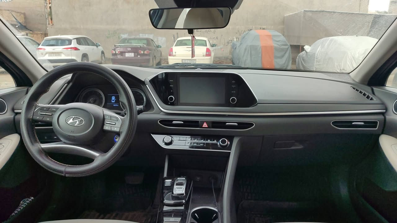 سوناتا موديل 2023
مكينة 2500 GDI
ماشيه 40 الف كيلومتر 
حادثها قطعه وحده فقط تبديل وصبغ

بدون فتحة 
داخل مخمل
تشغيل سويج 

مواصفات 

اوتو هولد 
هاند بريك كهرباء 
قياده شبه ذاتية 
٤ وضعيات قيادة 
شاشة تدعم ابل كاربلي واندرويد وايرليس 
حساس امامي وخلفي 
نقاط عمياء بالمرايا 
مبثت سرعة 
ورادار تثبيت مسار

السيارة رقم اربيل جديد الهزة مالتها تخلص بشهر ال٩
السعر 169 وبيها مجال 
للاستفسار 
***********
