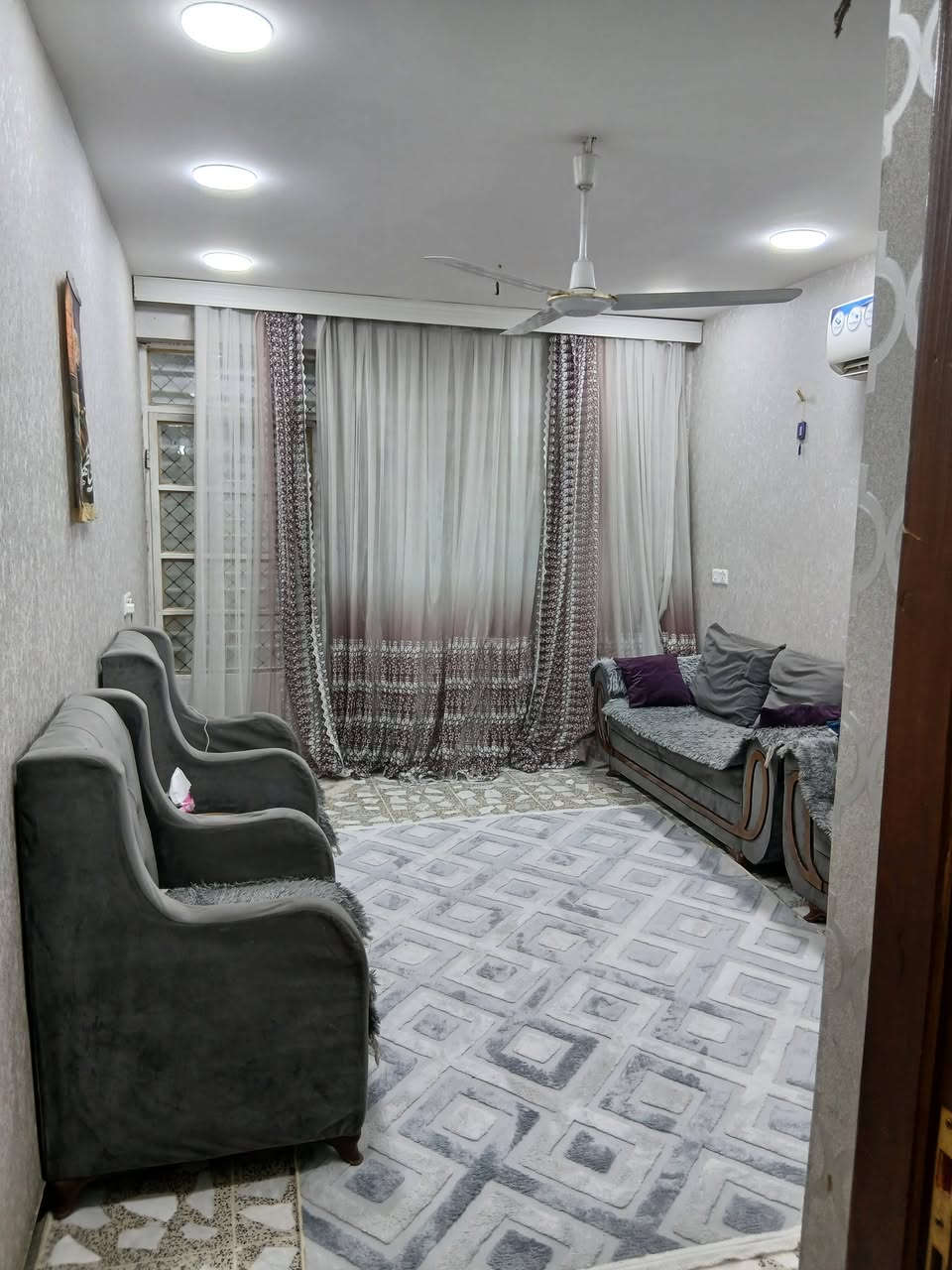 السلام عليكم 
للبيع مشتمل مساحه ٨٠ طابق واحد
٤×٢٠
قرب مطعم الرياضي 
للاستفسار 
***********
