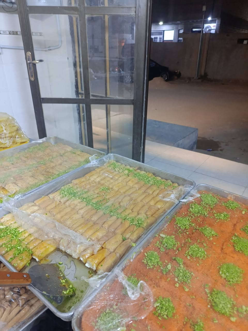 رمضان كريم وكل عام وانتم بخير
🔥يوجد في فرن حي الأمير 🔥
✨صمون حجري✨ 
✨بقلاوه بكل أنواعها  ✨
✨معجنات بأنواعها (كعك سمسم)(كعك دهن )(كليجة )✨
✨ويوجد ايضا جبن وكيمر عرب السدة درجة اوله✨
✨ويوجد ايضا كيك بأنواعها تراب الملوك وحلاء الخشخش✨


**إذا كنت صاحب هذا الإعلان وتريد حذفه لأي سبب، رجاءا أرسل رسالة إلى الدعم الفني**