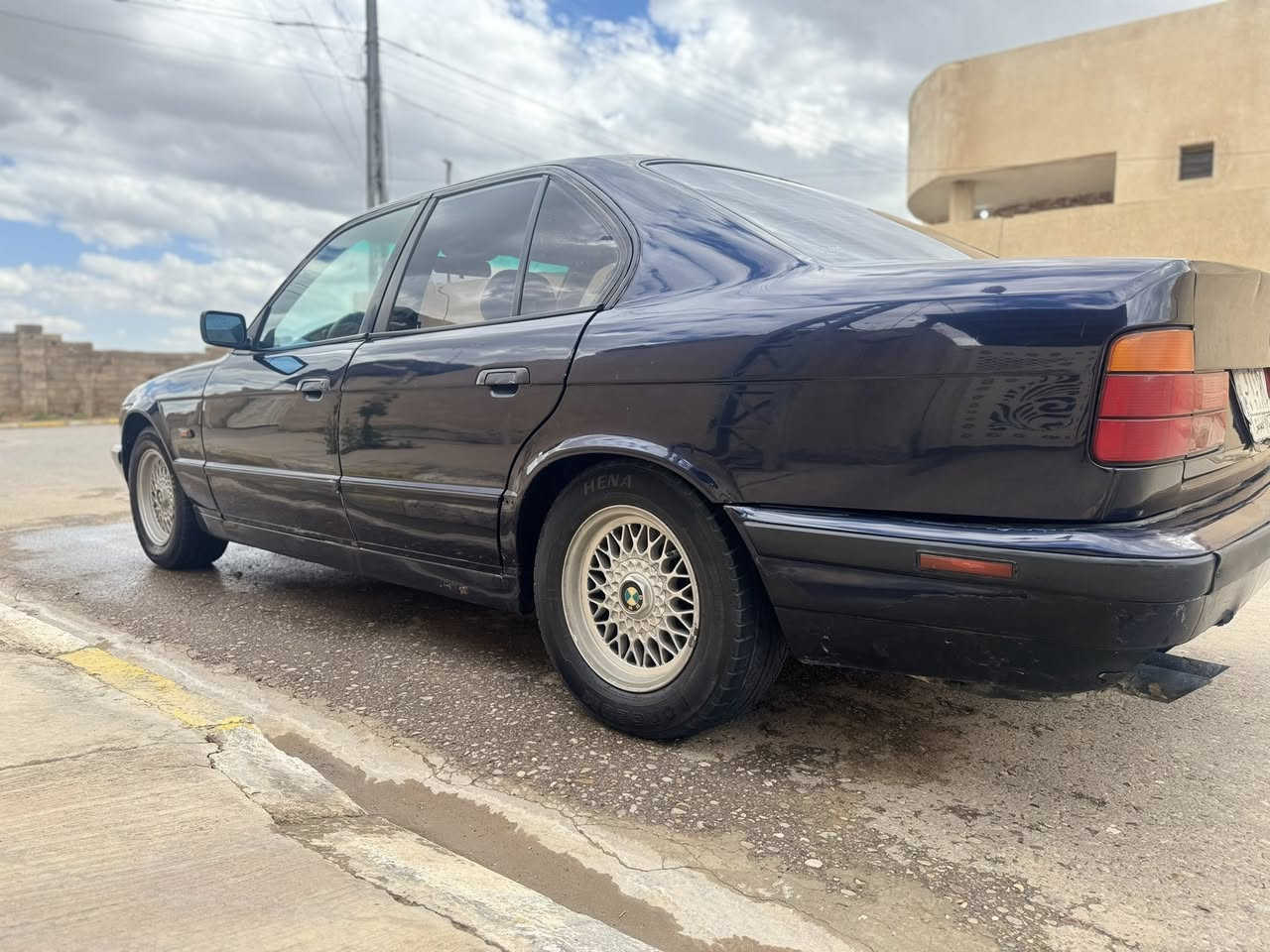 Bmw1991
مسكر فانوس شرط 
كير اوتو شرط
مري فصل 
فتحه بل سقف 
بجم عريض 
ويل خليه حته السبير
السياره مختمه بل دشبول M من الموصفات 
سياره جاهزه خير من الله 
السعر ٥٣ وبيها مجال حك الجيه
مكاني صلاح الدين ***********
