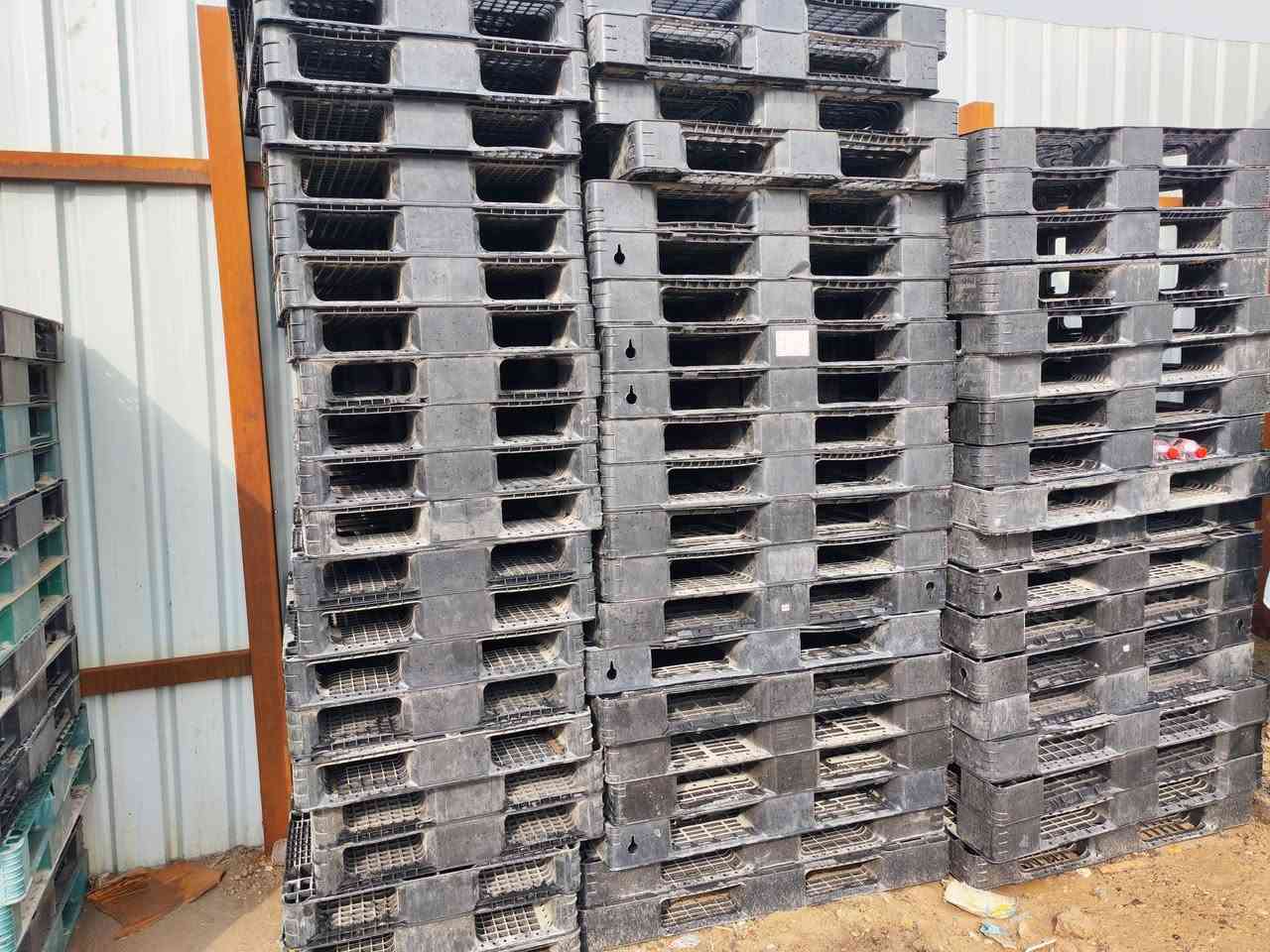 سكيب بلاستك اسود العدد الكلي 110
قياس 130x110 العدد 60 وزنها 9كيلو السعر 11الف
قياس 110x110 العدد 50 وزنها 7كيلو السعر 7الاف مكاني بغداد المدينه ***********
