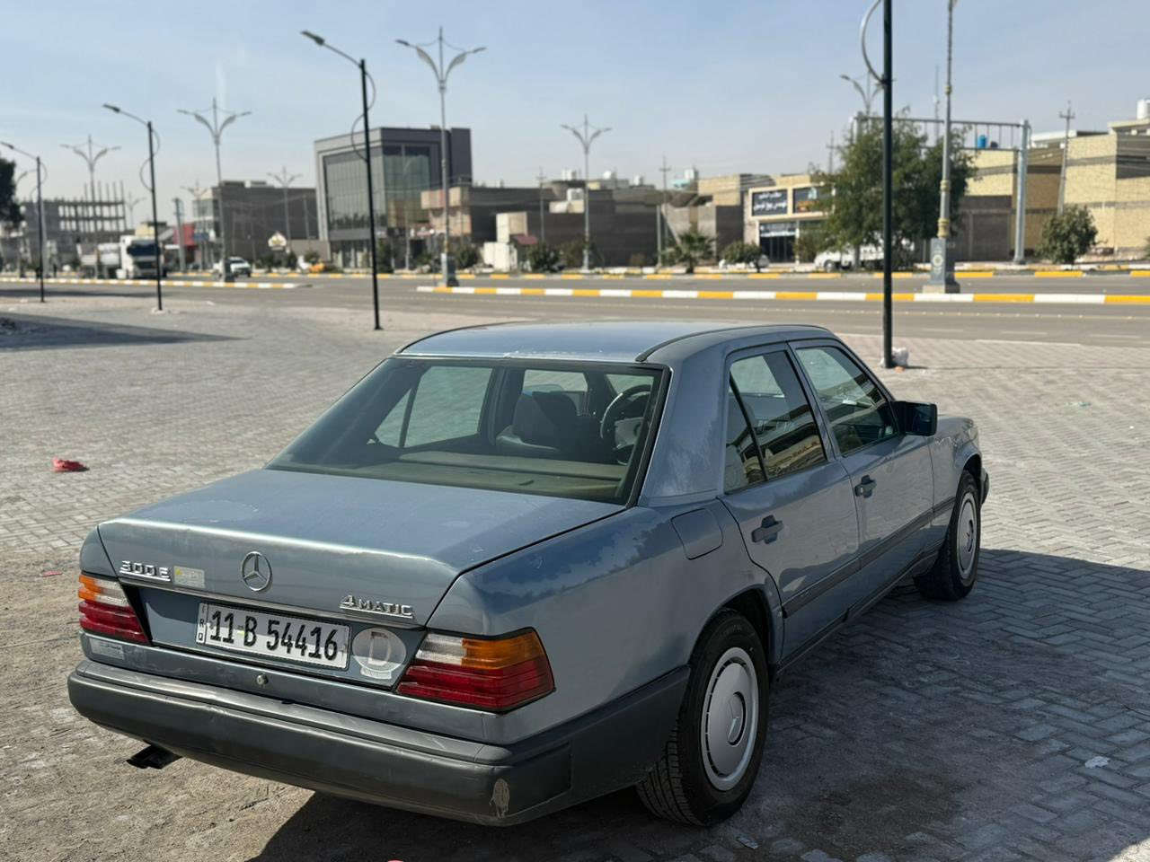 السلام عليكم مارسدس دب  مديل 88مكفولة من الضربة بيها 3قطع بخ مكينة عنكبوبت  كير مكينة جدد تبريد ثلج غرفة حلوه كلهن كهرباء على شركة صدرهة جديد تايرات جدد مفولة مابيهة شي نقص قواعد سليمة السعر 75  وبيهة مجال مكان كربلاء ***********
