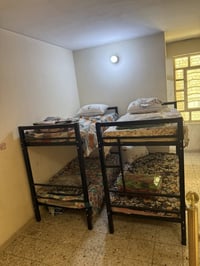 للبيع سرير  مزدوج حديد كامل مع ملحقاته مثل مموضح بالصوره  غير مستعمل ب...