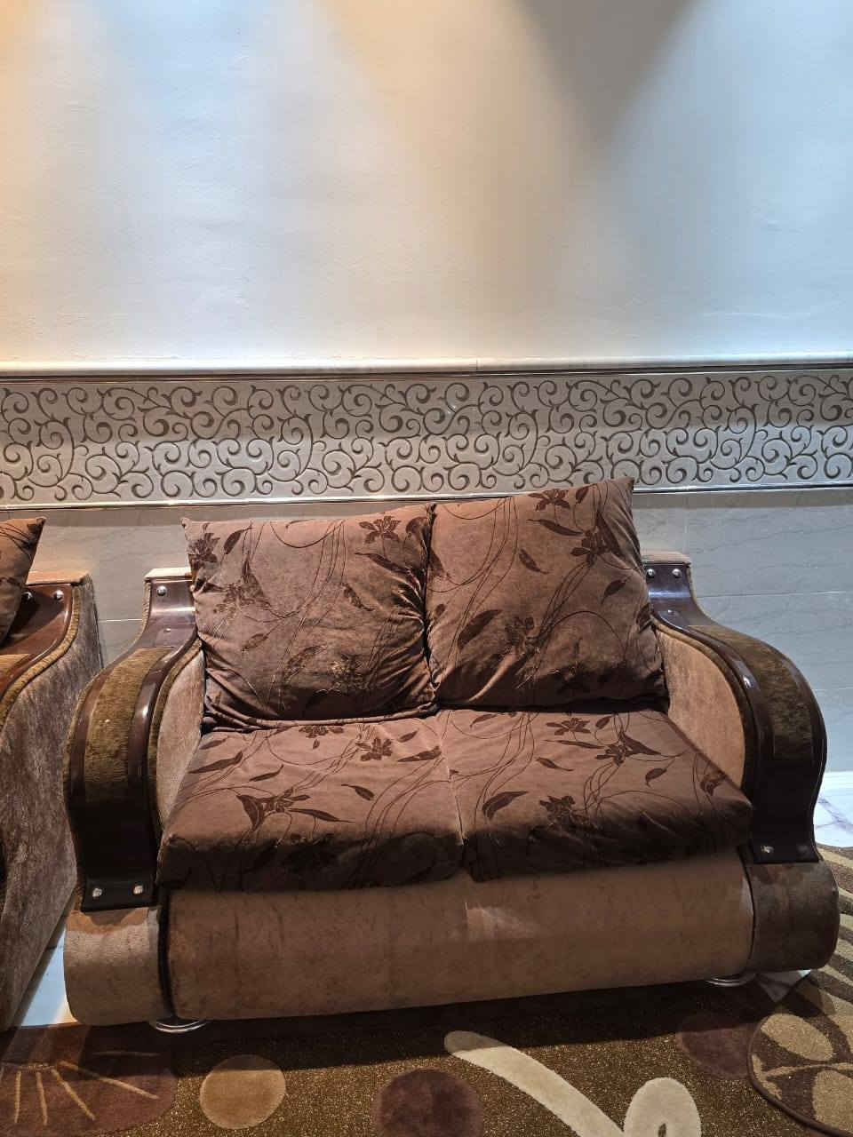 تخم نظيف للبيع السعر ٢٥٠للاستفسار الاتصال 
 ***********
