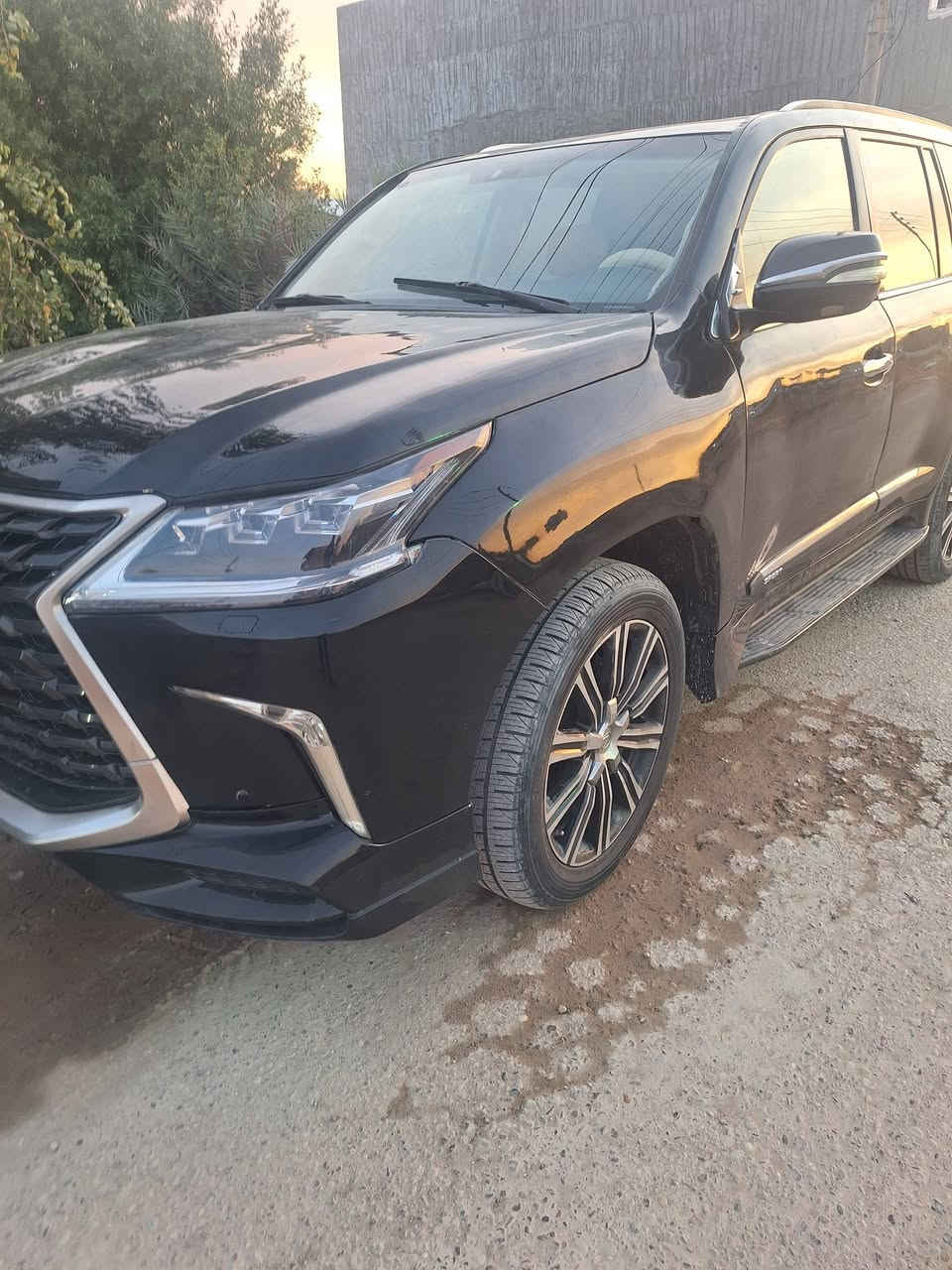 سلام عليكم الكزز 10 محدثه 21 دخم تاير كير محرك شركه صبغ البنيد وشويه بكصت القماره ولجاملغات الماميه بس بدون حادث السعر 300 قفل او مراوس حسب القعاعه *********** وتساب
