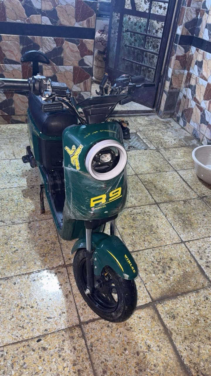 سلام عليكم دراجه R9 للبيع  نضيفه كلش فقط باترين 2 واكفات دراجه نضيفه سرعه 109 غراضهة موجوده سله/مرايات/كفات/سويج 2 /بصمه/كرت شاشه / السعر 400 بيه مجال بسيط مكاني الحسينيه مال راشديه رقم التلفون *********** أو مراسله خاص
