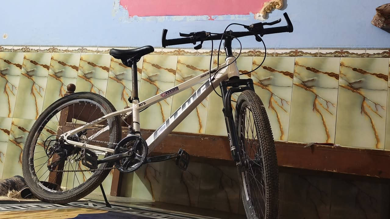 بايسكل ياباني جديد حجم ٢٤لسعر ٨٠وبي مجال لمكان بغداد لمعامل لخاص مفتوح ***********
