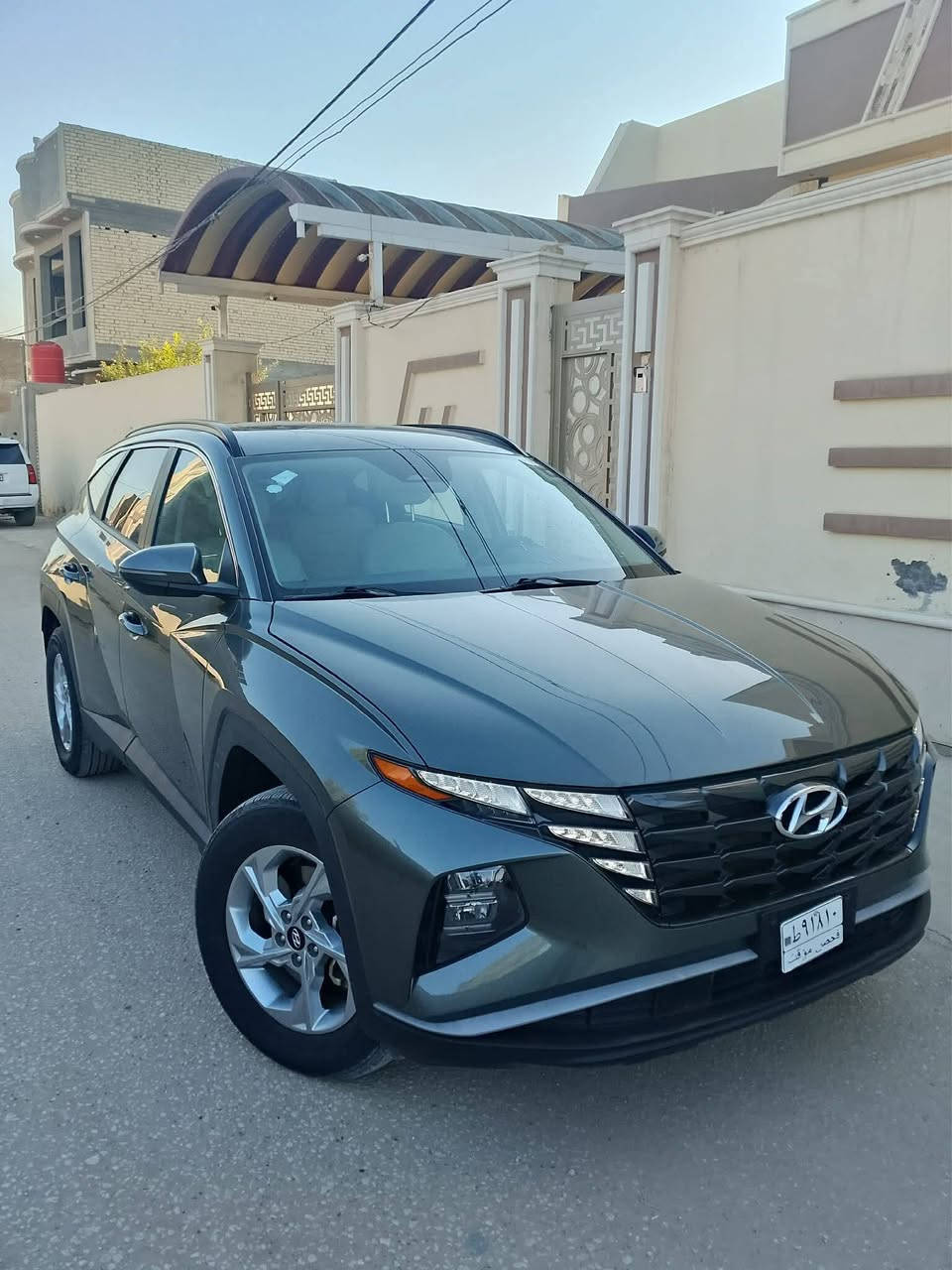 توكسان 2023 وارد أمريكي  تترقم جميع المحافظات 
محرك 2500 فور ويل 
ماشية 36 الف 
ضرر سحطي بابتين فقط بدون دواخل بدون ايرباك بجم كبس 
المواصفات فول عدا البانوراما 
السعر 178 وبيها مجال
مكانها حلة قرب جسر بتة بداية شارع زوير  
رقم الهاتف *********** بي واتساب
