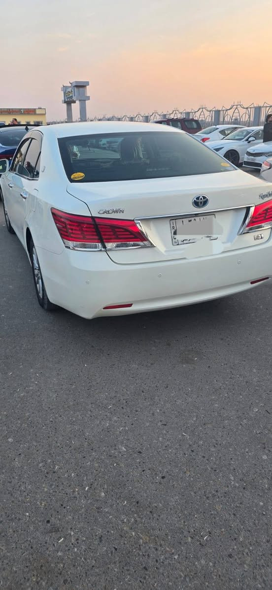 كراون 2014 هايبرد اصل 
فول فول مواصفات كشن كهربائي بصمة 
ابيض صدفي رادارات وبصمات ابواب شفط 
رقم بصرة بااسمي شاشتين لمس مودات قيادة 
رقم صاحب سيارة ***********
