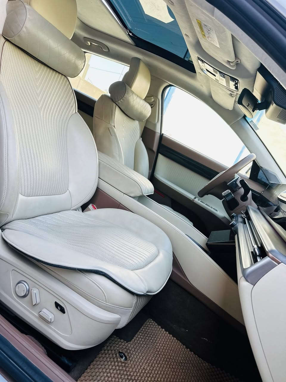 السلام عليكم وينه الي يدور شي مميز ما مطروق
ازيرا الشكل الجديد موديل 2023 مواصفات خاصه فول وراد كوري هايبرد + بانزين 
 المواصفات فول واحد ع واحد
جنطة كهرباء 
بانوراما + كلشي لمس 
الكشنات جلد دشبول جلد لونين + سقف شامواه ناعم 
مساج ب كشنات 
٣شاشات فول تحكم +شفتات ستيرن 
 كهرباء فول تحكم كهرباء ستيرن كهرباء ستيرن حار بارد الكشنات حار بارد 5 كاميرات حساسات امامية خلفية رادارت امامية وخلفي تشغيل عن بعد تتقدم وترجع بالريمونت بردات كهرباء جانبية وبردة خلفية وبعد هواي ما ينعدن  المواصفات من الاخير السياره ماكو شي ما بيهة 
تبديل باب الصدر +جاملغ الصدر بدون دواخل +قبق جنطه صبغ 
السياره مكينه كير ع شرط +ربع ما ذب عليهة جاهزة ع اخر حبايه 
السعر:222وماكو هيج سعر ب هيج مواصفات ونضافه 
مكان السياره الديوانيه 
 للاستفسار الاتصال ع :***********
او :***********
