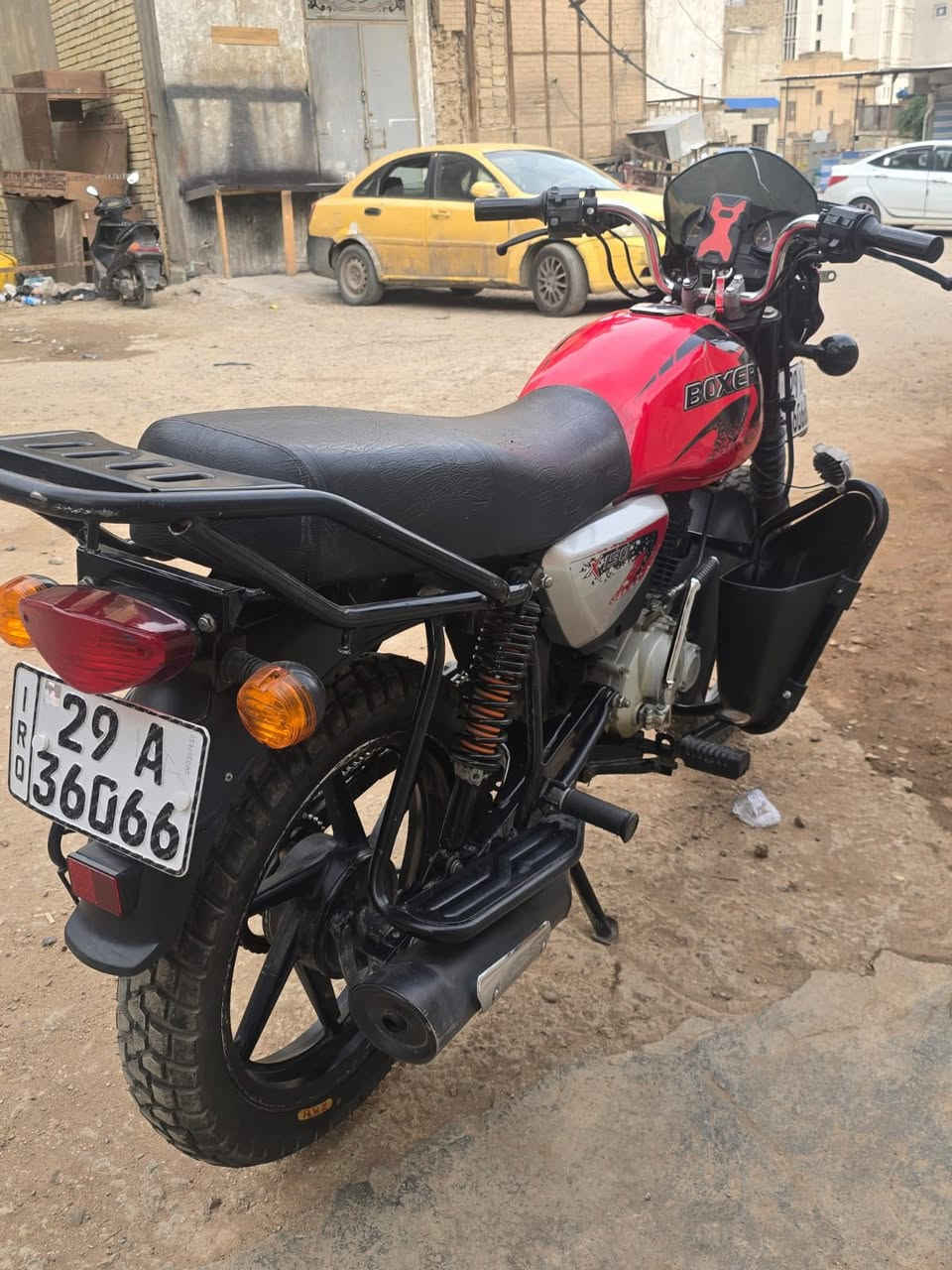 السلام وعليكم بوكسر للبيع
دراجه بوكسر جبلي مرقمه الدراجه نضيفه ومابيها اي نقص تايرات جدد وكهربائيات كامله فقط بيها (تنقيص دهن) الدراجه مكينتها ناعمه ونكره سلف بكل وقت وهندر واحد تشتغل الدراجه رقمها كوت ومكانها حاليا بغداد باب المعظم وتحويل ثاني يوم سعرها (٢١٥٠) مليونين وميه وخمسين وبيها مجال حك الجيه متواجد خاص وهاتف ***********
