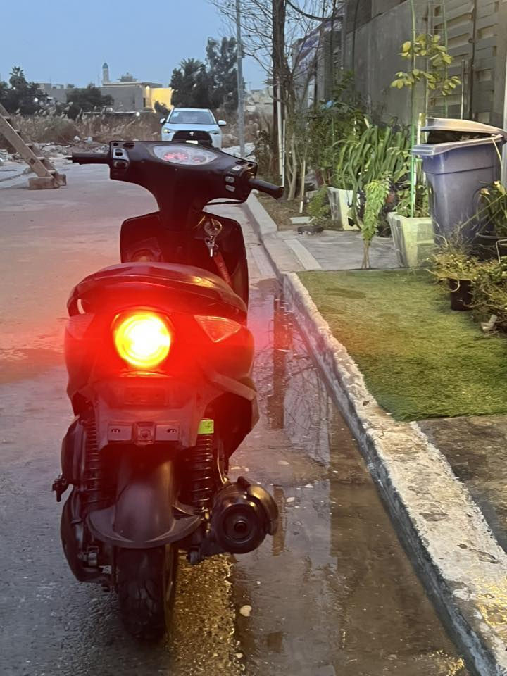 سلام عليكم دراجه ثعلب لون اسود دراجه نضيفه كفرات بلديه بس لخلفيات لونهن اسود طافي دراجه اي نواقص مابيه لايت زنون كهربائيات كله شغاله  
ناقصه شغله واحد بس قبق بانزين 
السعر 600 وبيه مجال 
الرقم ***********
العنوان بغداد الدوره
