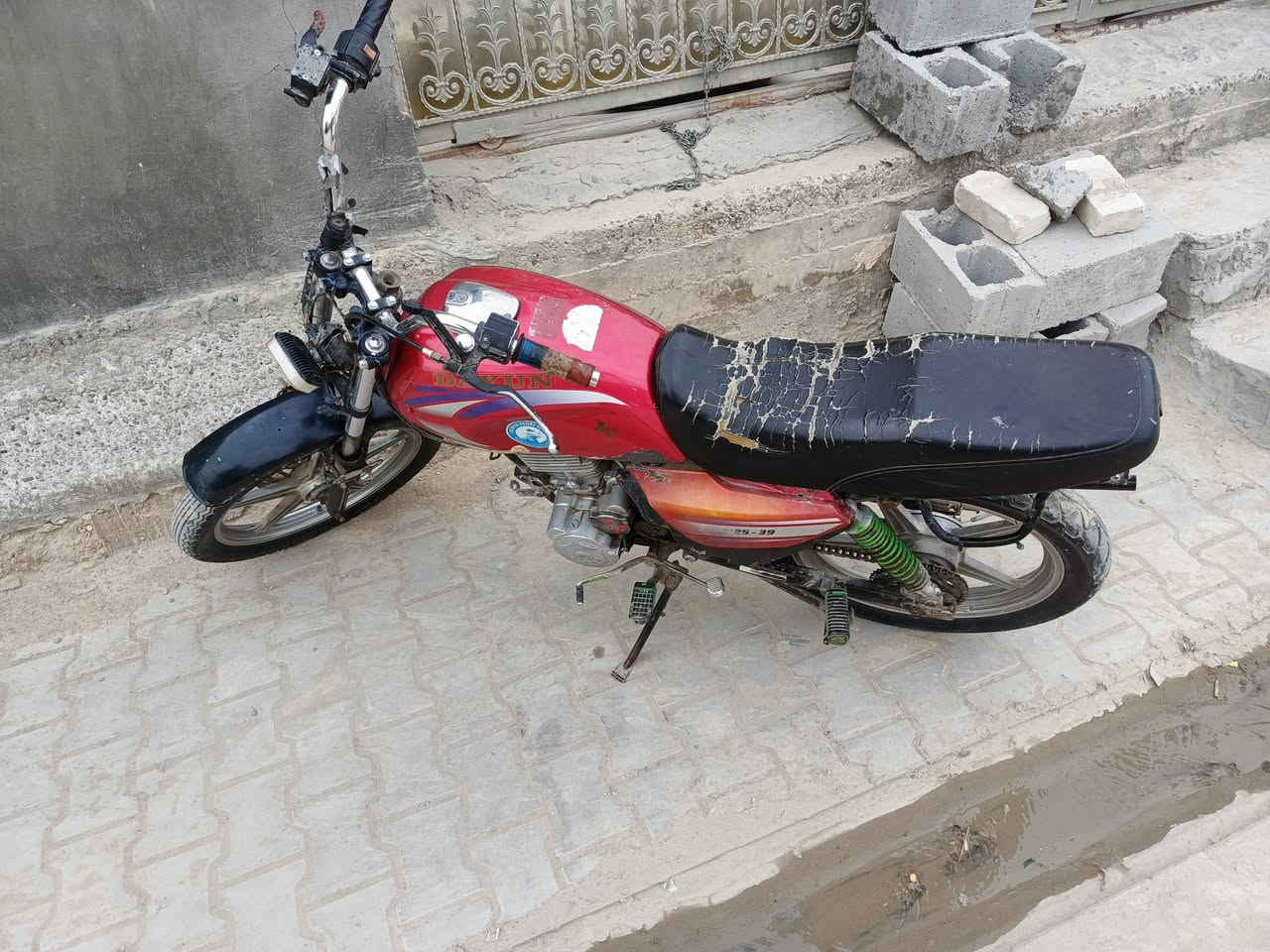 لبيع دراجه خمسه كير حلوه ماعازه شي سعر 250 نجف ***********
