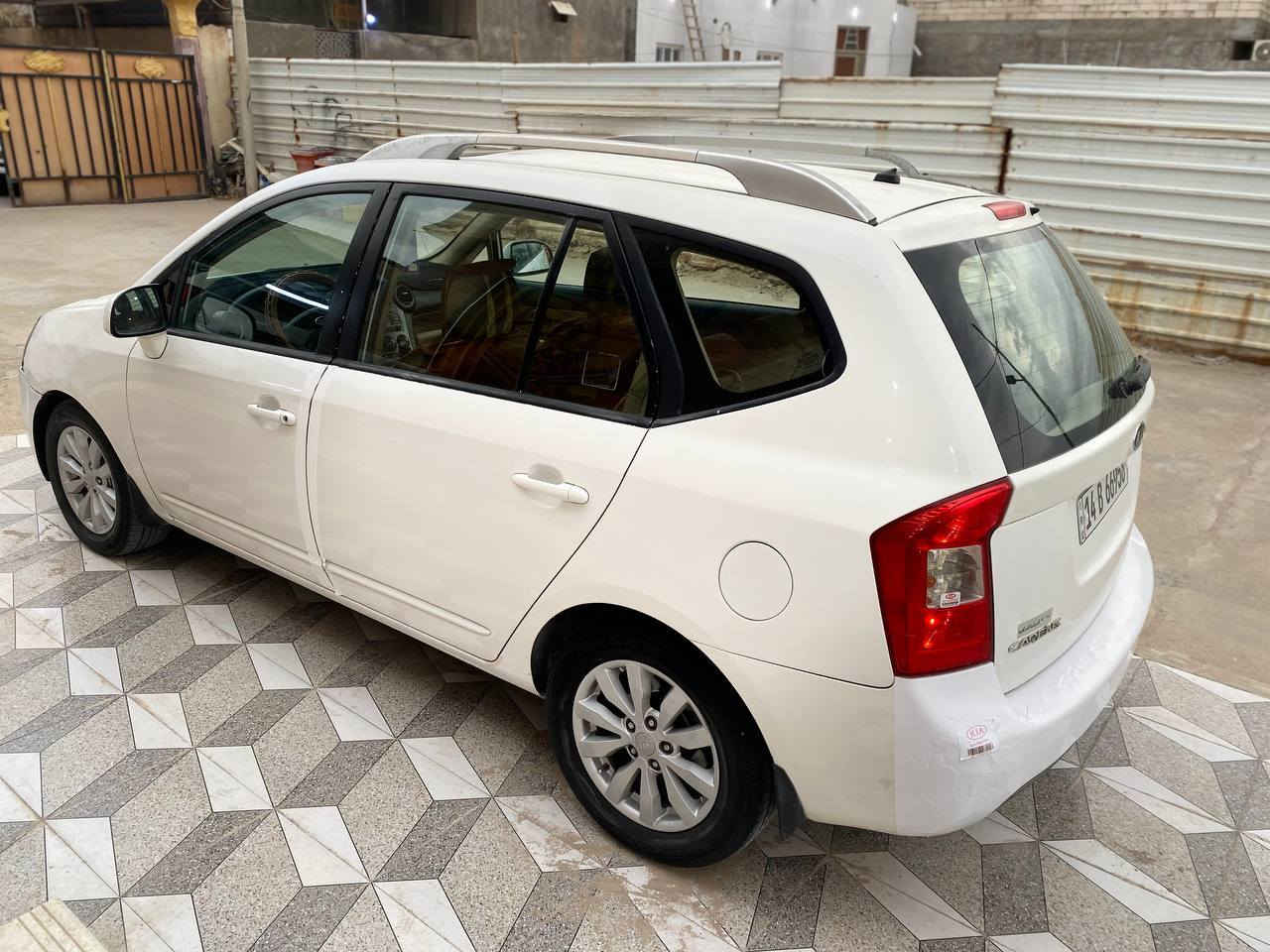 سلام عليكم 
كيا كارنز 2013 خليجي
بدون ضربه رقم بصره اب اسمي تحويل 7 راكب 3 قطع تبريد فتحه تحكم تبريد حداديه جاهزه سعر 105 الاستفسار ***********
