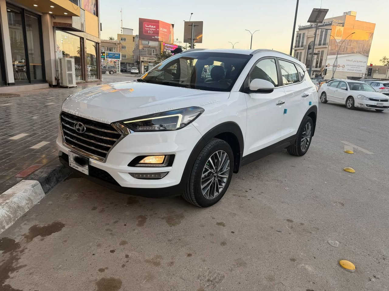 السلام عليكم ورحمة الله وبركاته 
للبيع توكسان 2020 خليجي وكاله الكاصد مكفول كفاله عامه رقم بابل فول عدا البنوراما
داخل جلد لونين 
صاج
مقاعد امامية كهربائية 
تبريد قطعتين
فول تحكمات
دبل ايرباك
ثلاجه
سايد بريك قدم
برده خلفيه
لايت 5 عدسات
حساس خلفي
كامرا خلفيه
كامرا اماميه
دبل بصمه
يدات نيكل 
5 ويل كب 
تخم تاير جديد 
لايت متحرك
مكينه 2000
سبير وعده والكتلوكات بعدهم ع الزيرو 
مكفوله من كلشي 
السياره استخدام شخصي وكلش جديده 
السعر 210 وبيه مجال بسيط 
مكان السيارة بالحله 
***********
