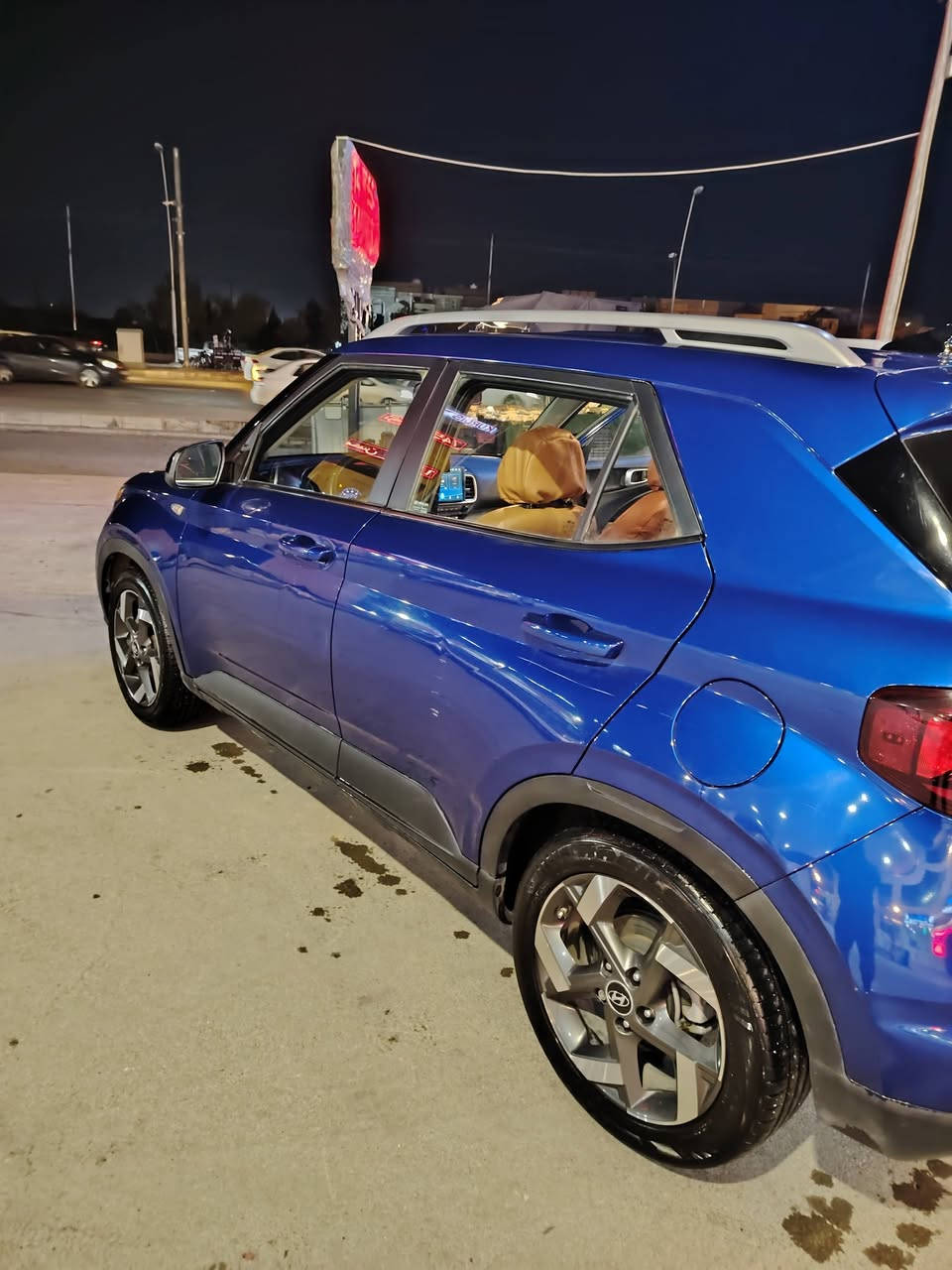 هونداي فينو ٢٠٢١للبيع فقط
فول مواصفات، فتحة سقف 
صبغ خفيف على البونيد مكان الشخط
كير ومكينة وكالة بشرط
تشغيل عن بعد 
بصمة 
رادارات جانبية. تحديد مسار 
تبريد شاشة 
تبريد كوشنات 
تدعم جميع البرامج. اندرويد واوتو وابل وغيرها. 
. المكان.  اربيل.  للاستفسار او الاتصال واتساب او اتصال مباشر. 
،***********
