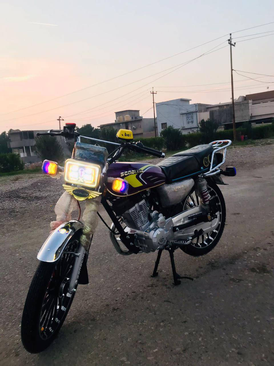 سلام عليكم دراجه للبيع سيفان موديل2025صارشهرين من شديناهة كله شغال نظافه 100/100سعرها850وبيها مجال شراي الاتصال *********** المكان شهربان
