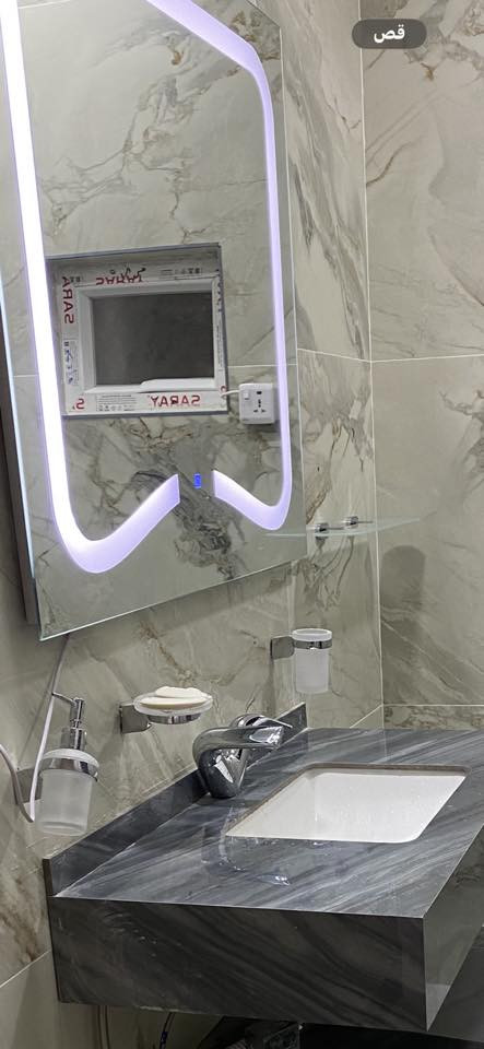 مساء الخير
مغسله مع مرايا جديدة للبيع شراي خابر ع الرقم ***********
ملاحظة الرف الي جوه مكسور
