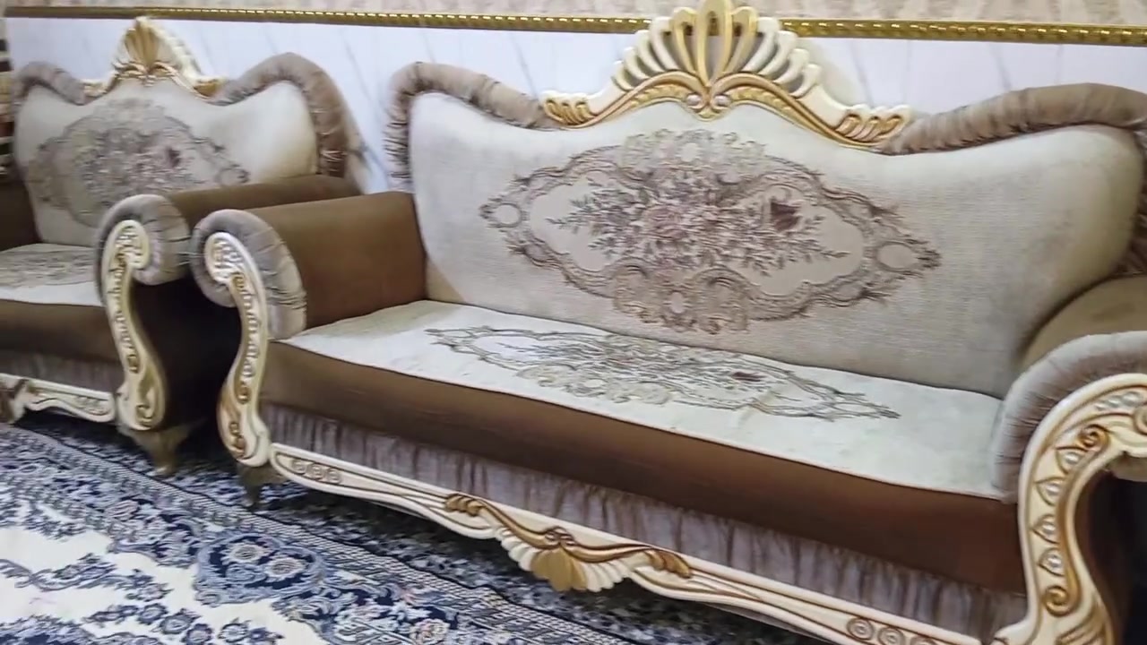 تخم البيع عشر مقاعد بدون ضرر السعر 250-وبي مجال اللشراي /رقم ***********0 المكان خدمات  مسقط قرب المدرسه الايرانيه
