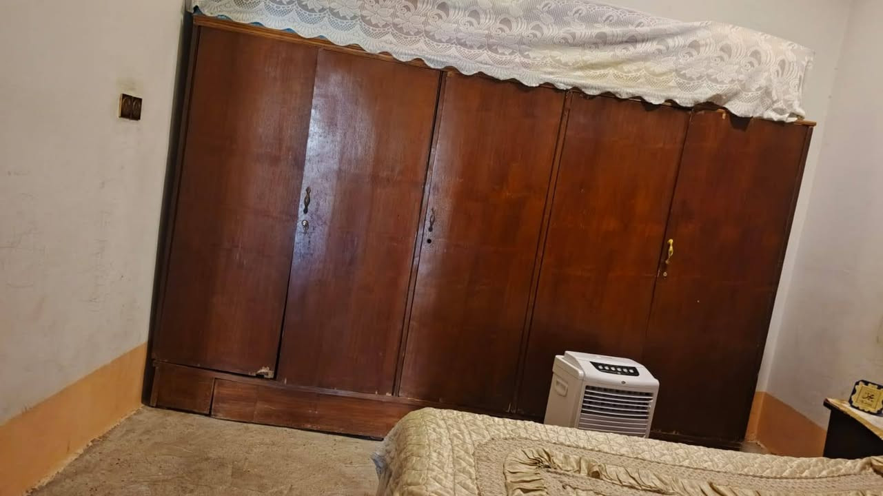 السلام عليكم غرفه نوم قنصور 5ابواب تخت نفرين معه زاويه مرايه
رايدهم 250 او معارضه ب غرفه تركيا ونطي فرق


**إذا كنت صاحب هذا الإعلان وتريد حذفه لأي سبب، رجاءا أرسل رسالة إلى الدعم الفني**
