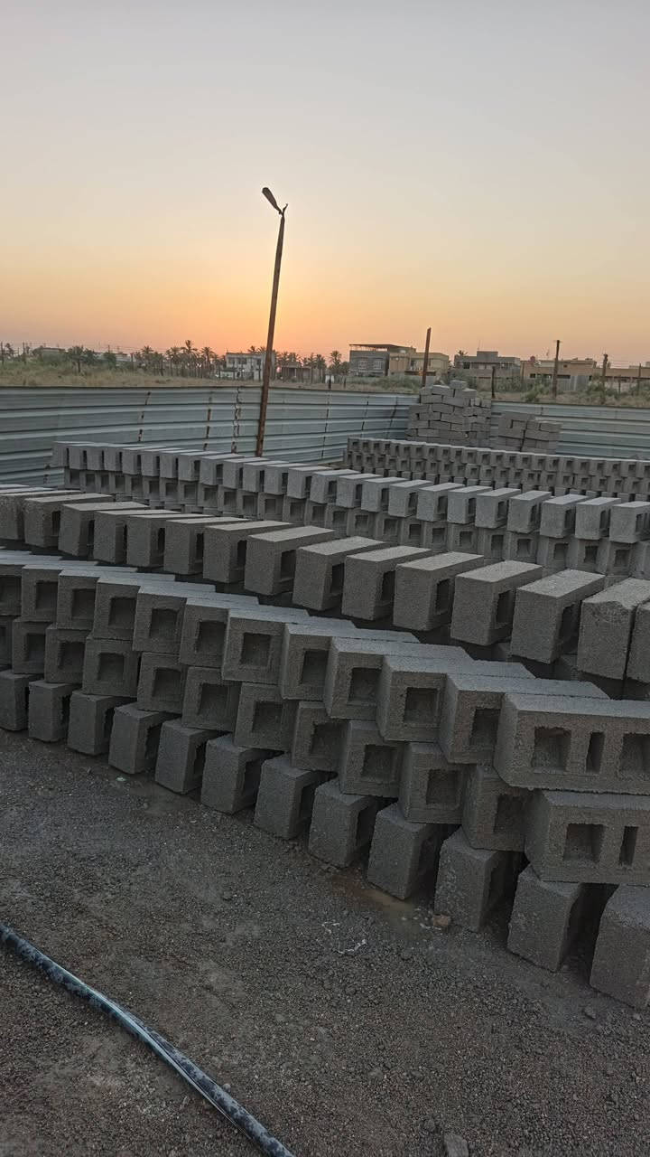 بلوك درجه اوله سعر ألف بلوكه 470الف واصل باب البيت  تشوفها بعينك     قضاء المدينه المويل  قرب قاعه ريماس *********** سيد مصطفى
