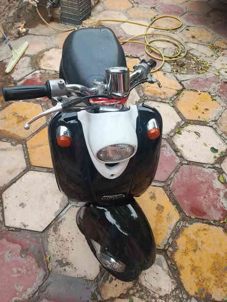 دراجه مصريه جاهزة من كلشي اي نقص ماكو تعال شغل وطلع تراي وين ما تريد سعر 375. رقم    ***********
