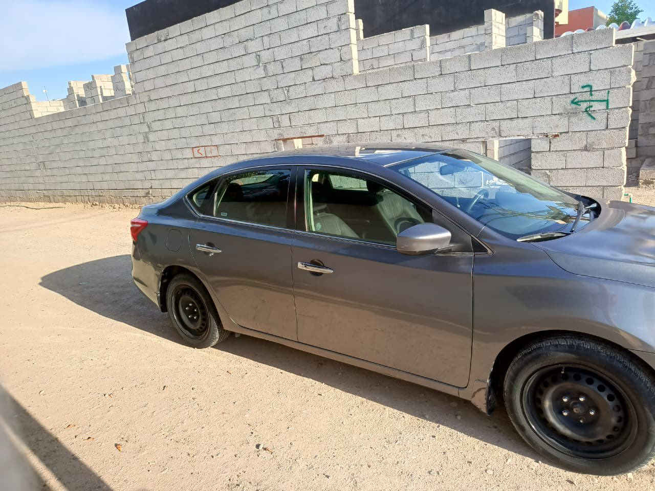 نيسان سنتر 2016 
وارد امريكي 
ماشيه 91 الف ميل 
5 راكب sv
ضرر باب سايق موجودة صوره ومبدل بوند بيدي 
السياره شرط انطيك ياها  محرك كير كله شرط 
كابون ورقي شرط تحويل بيها مجال  مكان سياره موصل 
للاسفتار اتصال 
***********
