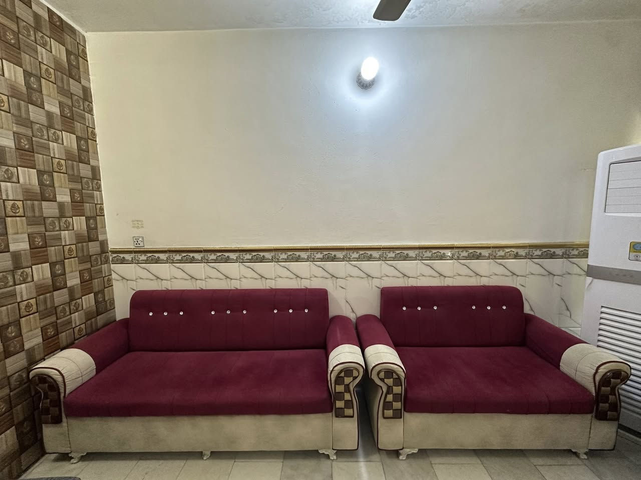 السلام عليكم للبيع تخم نظيف جداً نفس ماموضح بالصور بعده جديد 7 مقعد للاستفسار مكاني بغداد الامين الثانيه اتصال ع الرقم *********** السعر 350 وبي مجال
