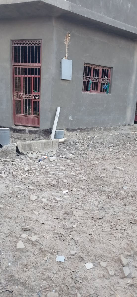 الدار للبيع المساحه ٣٢٨ طابو زراعي سند 25 الموقع تجاري سوك العرب قرب مكتب حسين الحجي على الشارع الرئيسي يتكون من محلين ودار غير كامله تتكون من غرفتين نوم وصاله واستقبال ومطبخ حار وبارد السعر ٢٢٠ مليون بي مجال بسيط مراجعة مكتب ابو ازهر الجرياوي للعقار الجمعيه مقابل اسواق حاتم غازي الاتصال على الارقام التاليه ***********
***********
***********//بالتوفيق إنشاءالله
