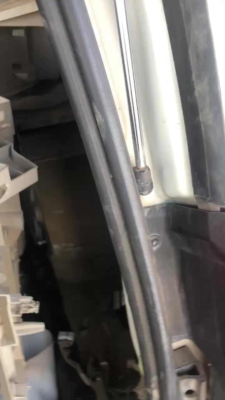 سلام عليكم اخوان دوج كرفان موديل ٢٠٠٠١١ سيارة اخونه ابو محمد  تبديل بخاخ خلفي مع صونده حار معه تبديل تخم واشرات مع شحن غاز اصلي فرنسي ابو علي التبريد ساحت عدن خلف معمل جلبي قرب عباس دوج ***********
