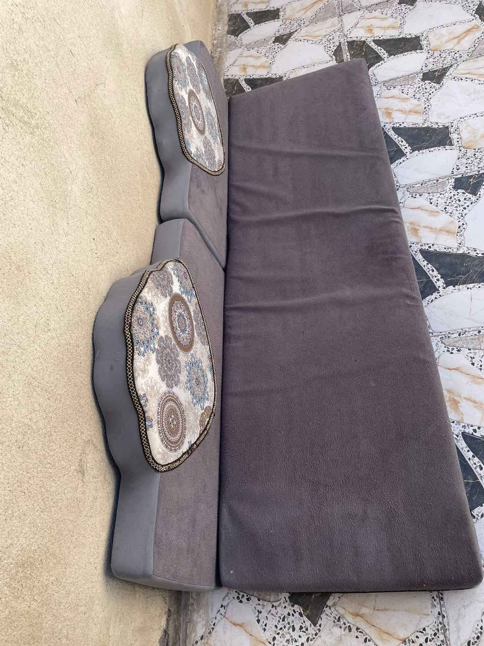 كعده بسيطه للبيع السعر 10 العنوان البصره حي الاصدقاء تواصل ***********
