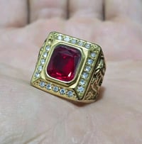 طلاء ذهب ١٨k • ياقوت • مقاس ٢٥