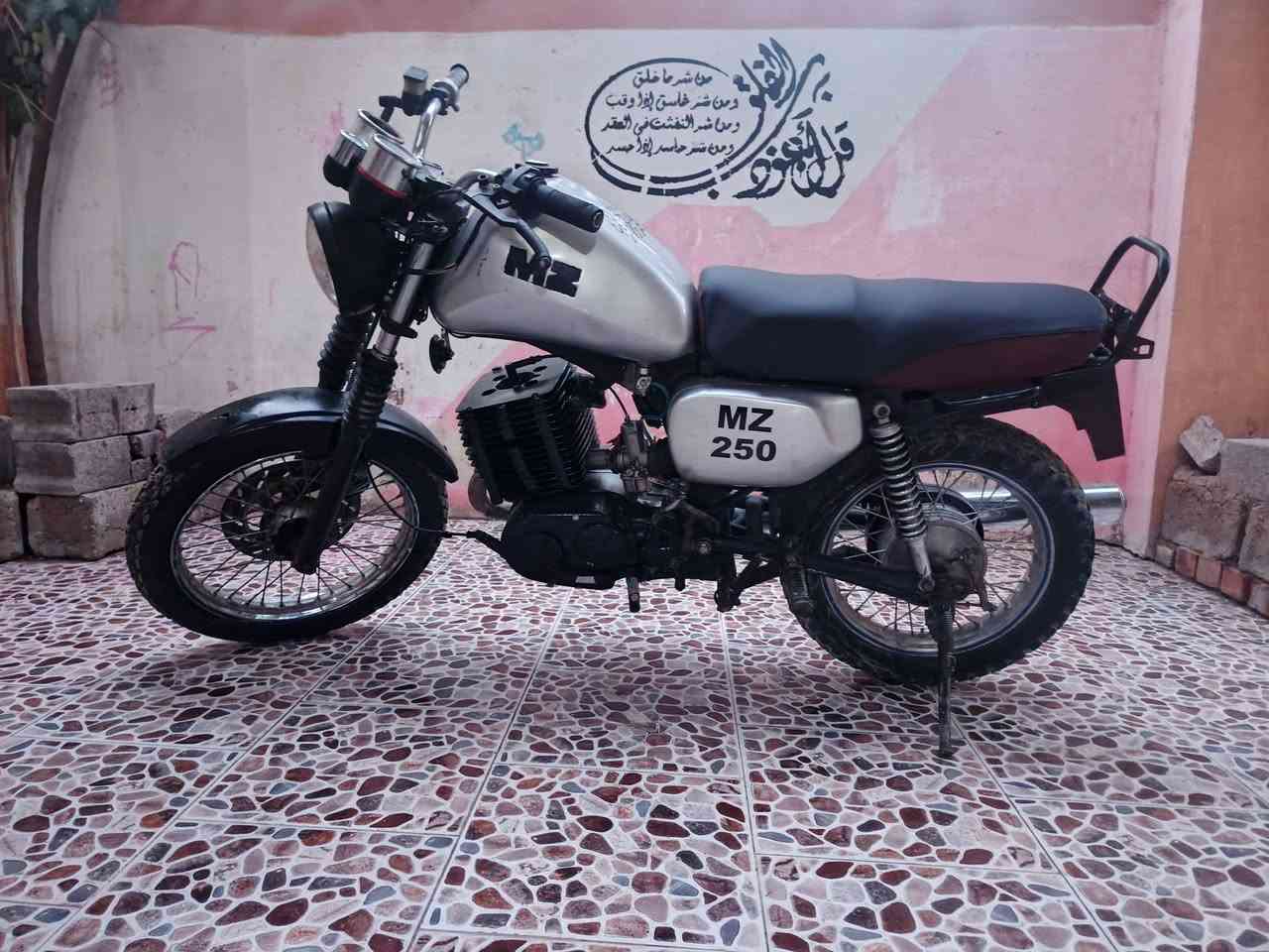 امزت قنبوره موديل ٢٠٠٢ كامل مكمل كهربائيات شغاله مكينه خير من الله شلعه تخبل الدراجه بدون  نقصها فقط اشاير وبك لايت مكاني ديالى بعقوبه للأستفسار اتصال عل رقم ***********
