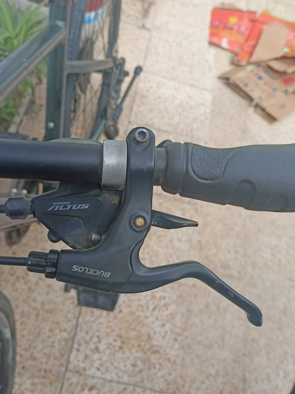 السلام عليكم ورحمة الله 
گرفل سكوت 
سستم شيمانو التوس 
9*3
الحجم 28 
دراجة على وضع حاويه بيها نقوصات بسيطه 
السعر 185 الف 
رقم الهاتف ***********
العنوان الموصل الايمن متوفر توصيل جميع المحافظات
