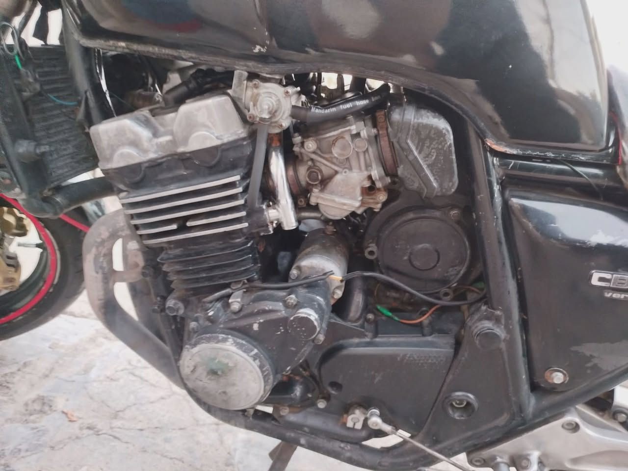 مۆدێل 1998 cb400ماڵەکە بێعەیبە وەشەرت وەستا شوێن کەلار مشتەری نیت سەرمان مەێشێنە تایە ی دوواو بەردەم ڵۆک بوخار سەرف ڕۆندان وەشەرت  سەوت وەشەرت سعری 8گەڵا ومەعامەلە


**إذا كنت صاحب هذا الإعلان وتريد حذفه لأي سبب، رجاءا أرسل رسالة إلى الدعم الفني**