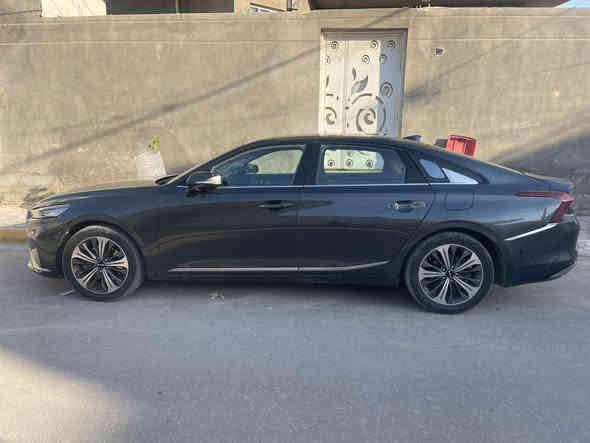 السلام عليكم 
Kia K8 2023
٦ سلندر غاز بلاد
مرقم باسمي
فول مواصفات عدا الفتحة
صبغ قطعه واحده وتبديل قطعتين بلادي نفس اللون 
سيارة جديدة 
السعر ١٩٠ وبيهه مجال 
*********** اتصال او واتس اب
