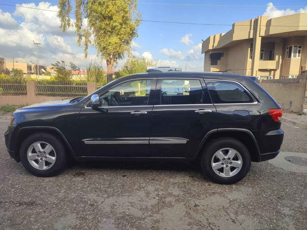 سلام عليكم 
جيب لاريدو 2011
كير و محرك V6 شرط مامفتوح 
رقم جديد كوبون بنزين موجود شرط تحويل 
بيها صبغ جمرلغ السائق 
صبغ باب سكن الخلفي 
بجم امامي و خلفي كبس ايرباك شرط 
مواصفات لاريدو معروف 
شاشه كامرة 
كشن كهربائي
بصمه أبواب 5
السعر $145
عنوان كركوك القادسية الثاني 
رقم الهاتف ***********
رقم الهاتف ***********
اخوان كلشي كاتب بل منشور اذا مايعجبك كول يالله
