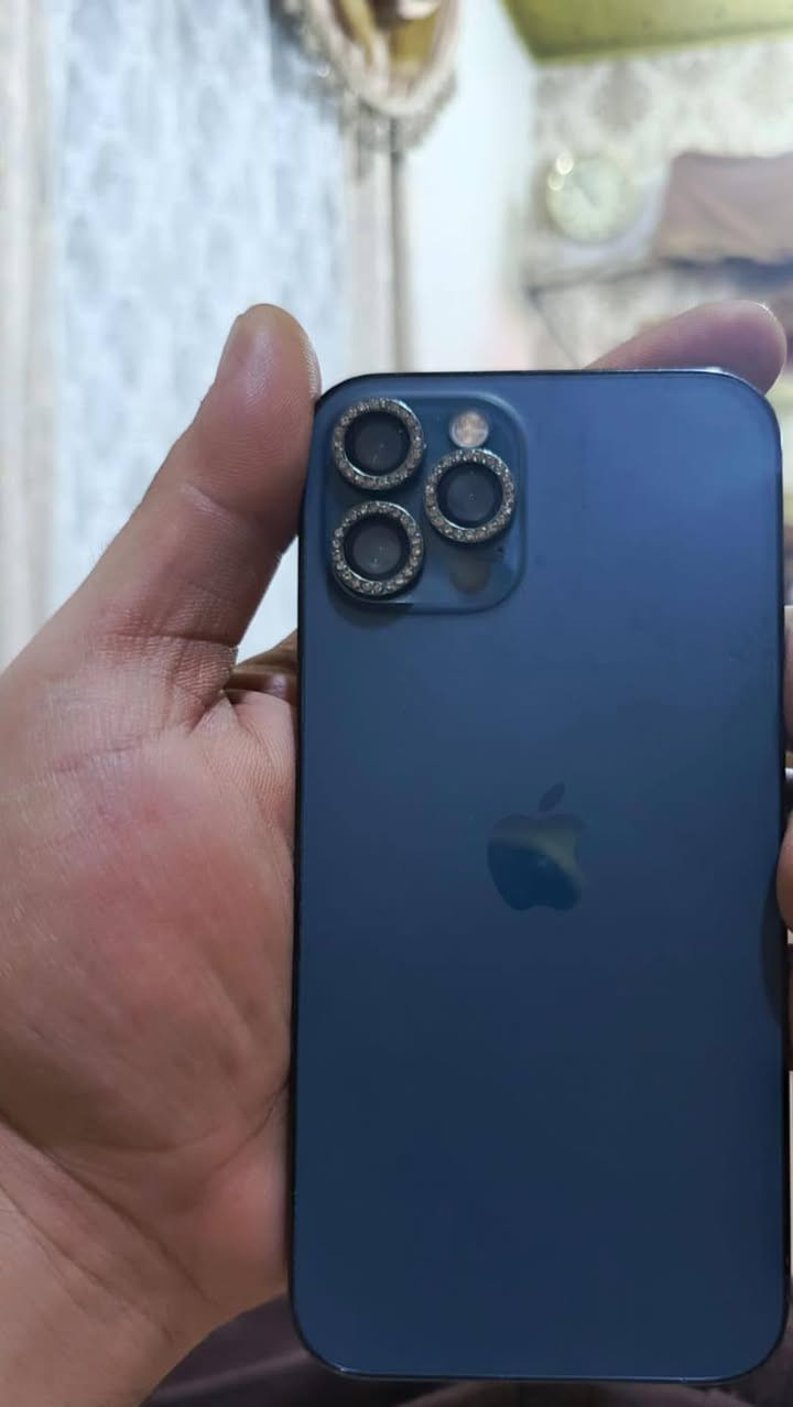 سلام عليكم ايفون 12 برو  شاشه اصليه وبطاريه اصليه وفيس ميشتغل وجهاز كامرته فول اريد بيع ب325 او مراوس 11 برو ماكس حسب القناعه هذا الرقم واتساب او اتصال *********** مكاني كربلاء البوبيات اليودي
