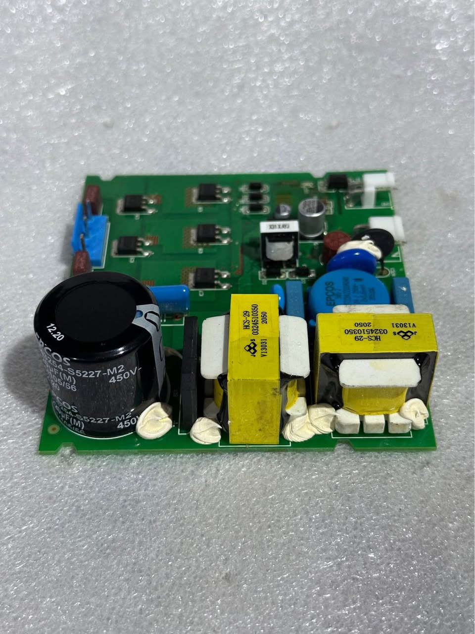 عربي:
المنتج: لوحة محول التيار للثلاجة
رقم القطعة: VTH1113Y / JX-430D F1A
0053432DH
14. 31. 700A
الوظيفة: لوحة تحكم تعمل بتقنية محول التيار، تحول التيار المستمر إلى تيار متردد، وتضبط التردد والجهد للتحكم في سرعة الضاغط.

کوردی:
بەرهەم: بۆردی پاوەر سەپلای ساردکەرەوە
ژمارەی بەشی: VTH1113Y / JX-430D F1A
0053432DH
14.31.700A
ئەرک: بۆردی کۆنترۆڵکردنی پاوەر سەپلای کە DC دەگۆڕێت بۆ AC و فرێکوێنسی و ڤۆڵتیە ڕێکدەخات بۆ کۆنترۆڵکردنی خێرایی کۆمپرێسەر.

English:
Product: Refrigerator Inverter Board
Part Number: VTH1113Y / JX-430D F1A 
0053432DH
14. 31. 700A
Function: Inverter-based control board that converts DC to AC and adjusts frequency and voltage to manage compressor speed السليمانية, العراق


**إذا كنت صاحب هذا الإعلان وتريد حذفه لأي سبب، رجاءا أرسل رسالة إلى الدعم الفني**