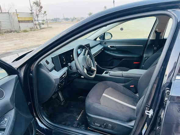 سوناتا موديل 24 مواصفات معروفه فول بدون فتحه
تترقم بغداد تريد مرقم او بدون رقم بكيفك
بعدها زيروووو  400ميل فقط 
قطعه وحده صبغ جاملوغ خلفي بدون حادث 
بدون دواخل  بدون ارباك
رقم 📞 ***********
