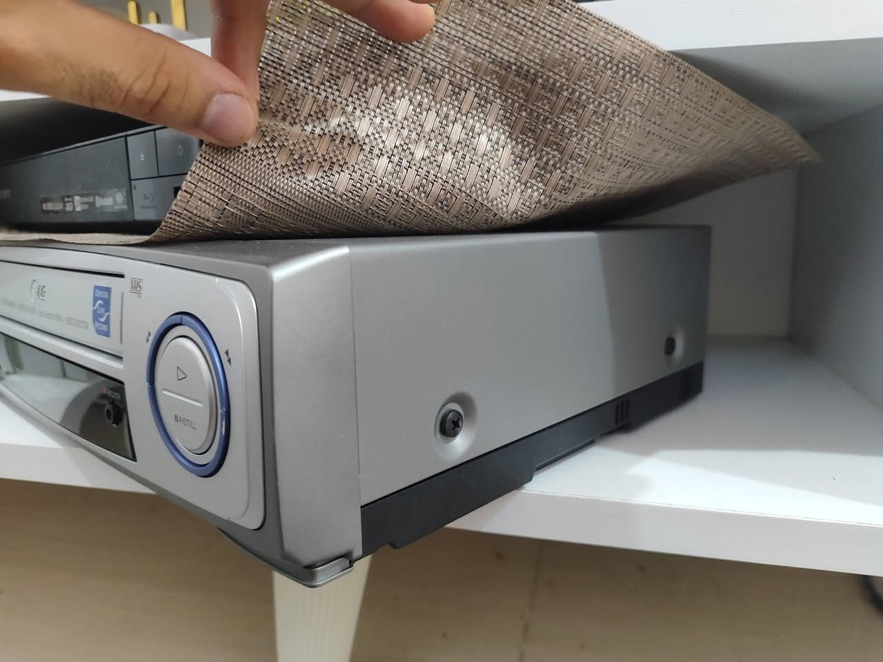 فيديو شريط بالباكيت
للبيع . جديد . كامل مع الملحقات . ريموت و فيشة اصلية 
ماركة LG .


**إذا كنت صاحب هذا الإعلان وتريد حذفه لأي سبب، رجاءا أرسل رسالة إلى الدعم الفني**