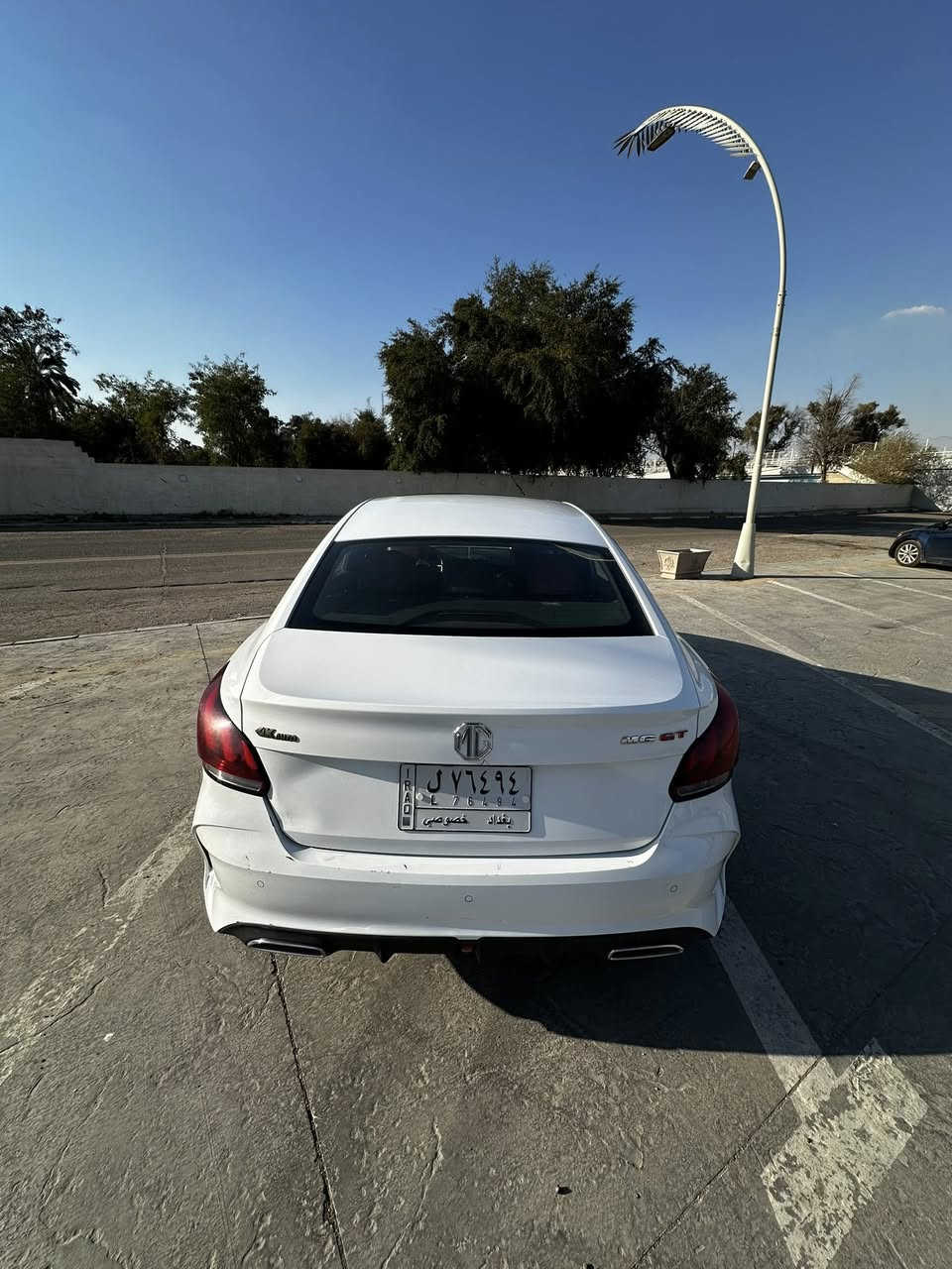 امجي جيتي
موديل 22
ماشيه 78 الف 
فول مواصفات 
مكفولة كفالة عامة 
‎المواصفات :
‎مصابيح نهارية LED
‎‏‎مرايا جانبية كهربائية
                                      ابل كاربلاي و اندرويد اوتو
‎‏‎اشارات في المرايا الجانبية
‎‏‎بصمة تشغيل
‎‏‎مقود من الجلد
‎مقاعد جلد رياضية
‎‏‎مكابح توقف الكترونية EPB 
‎‏‎مكابح انتظار الكترونية AUTO HOLD 
‎‏‎ABS
‎نظام الثبات الالكتروني ESP
‎نظام مراقبة ضغط الهواء في الاطارات
‎‏‎فتحة تكيييف خلفي
‎‏‎نوافذ كهربائية 
‎شاشة 10 انش مع نظام بلوتوث
‎تحكم بالمقود 
‎مداخل USB مع شاحن
‎مدخل كهرباء 12 فولت
‎كاميرات 360
‎مثبت سرعة
                                                         تحديد مسار
                                                           رادار امامي
                                                           رادار خلفي 
                                              تخم 4 تايرات جديد 
شرط لفحص وديه اي سونار يعجبك
رقم بغداد باسمي تحويل ثاني يوم
مكان لسيارة بغداد الكاظمية 
السعر 140 ورقة وبيهة مجال
الرقم ***********
