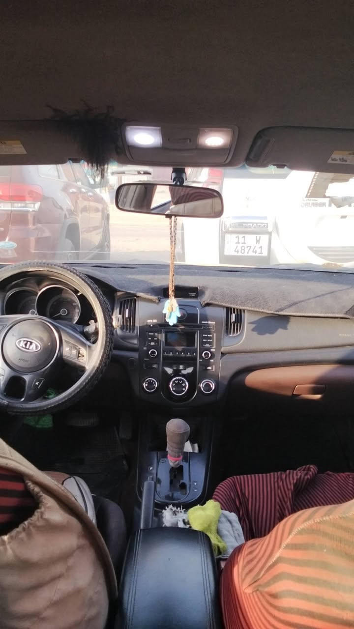 سلام عليكم عندي كيا فورتي موديل 2010 حادث جاملغ الامامي صفحه السايق حادث بسيط كلش  كير ومكينه جديده الله شاهد ماراسله أو الاتصال ع الرقم ***********
