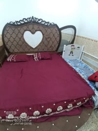 سرير • مفروشات • غرفة نوم