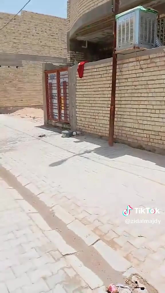 بيت للبيع مساحة 100متر الشعلة شارع ابو موسى كامل خدمات ماء كهرباء مقرنص مجاري 
سعره مناسب *********** تواصل واتس اب وبالخدمة
