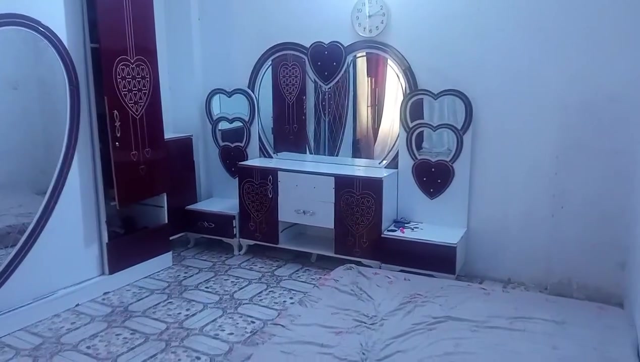 سلام عليكم كنتور تركي او ميز ومرايه عوزهن تصليح سعر سعرهن 100 أو بيهن مجالرقم فقط وات ساب مراسله ***********
