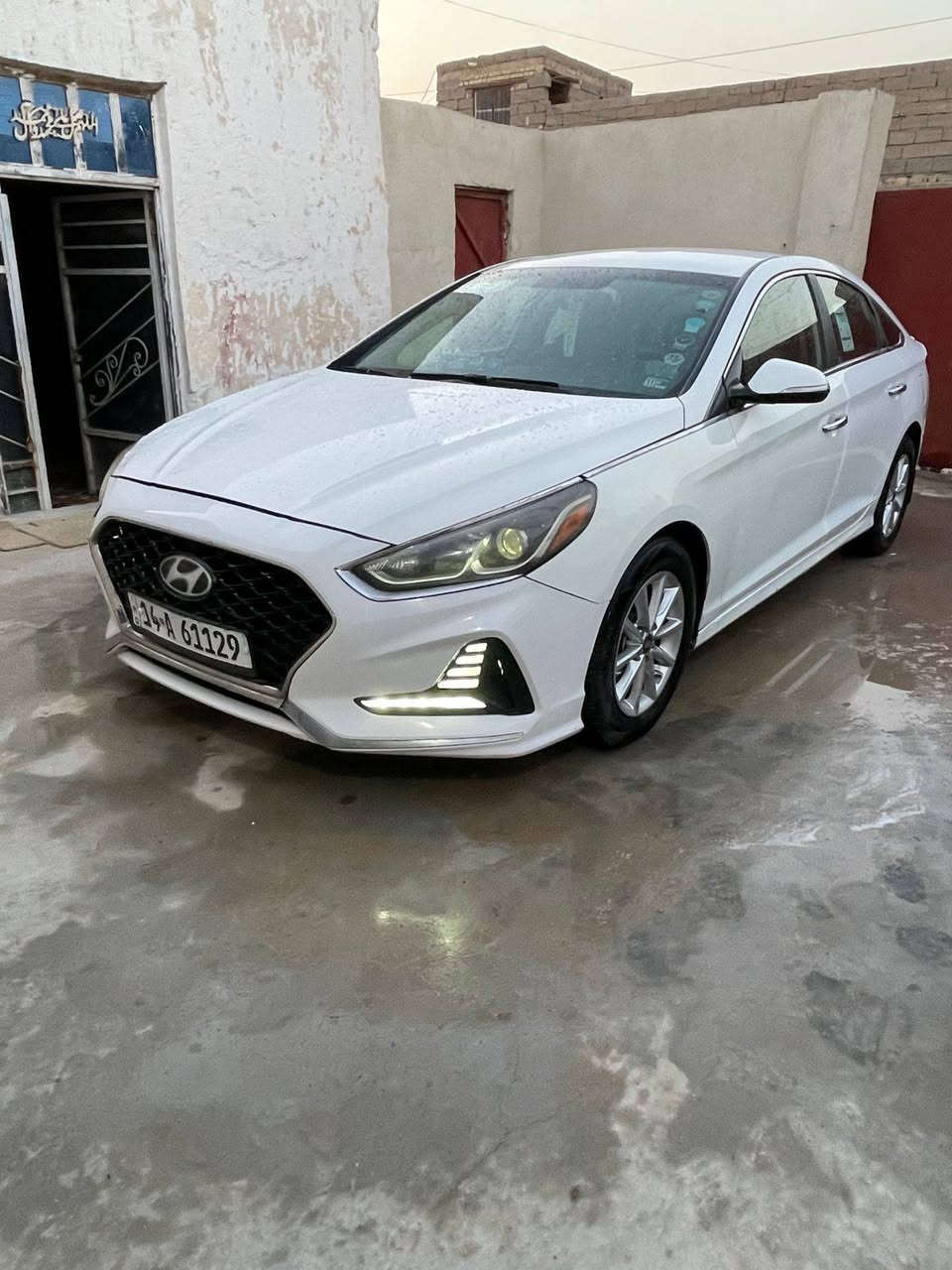 سلام عليكم للبيع سوناتا موديل 2018 وارد امريكي حادث جاملغ  أمامي وبنيد بدون دواخل بدون شواصي كفاله ورش تجميلي باب سائق والباقي كفاله محرك 2400 محرك كير تبريد حداديه كفاله رقم بصره تحويل سنويه مجدده سياره جديده سعر 125 /***********/عنوان بصره قضاء الهارثه
