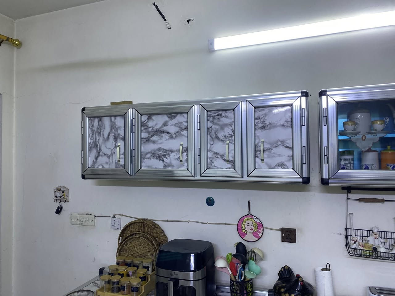 للبيع مع سنك اضافي مرمر 400 وبيه مجال مكاني الشعب


**إذا كنت صاحب هذا الإعلان وتريد حذفه لأي سبب، رجاءا أرسل رسالة إلى الدعم الفني**